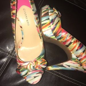 Gianni Bini multicolored size 10 pumps
